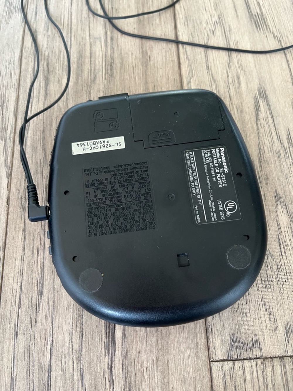Portable Panasonic CD Player Walkman Discman with Magnum Crossbody Bag - Picture 7 of 10